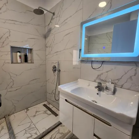 Sweet 21 Тирана